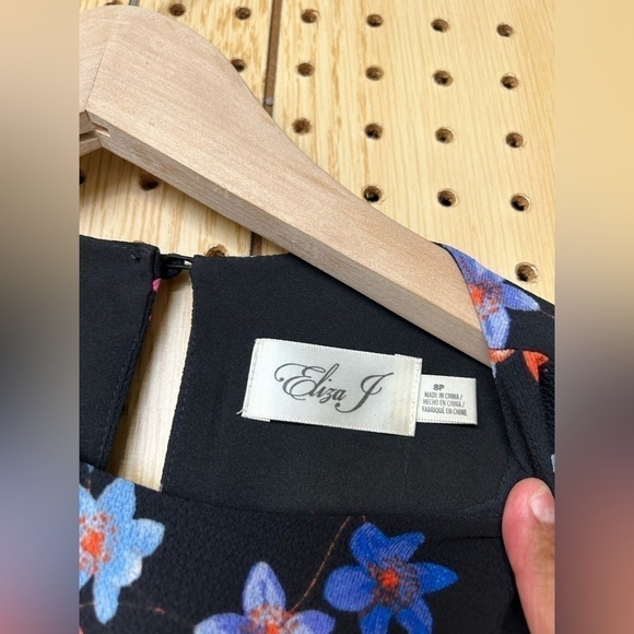 - Elizabet J Long Sleeve Floral Print Dress - Picture 2 of 5